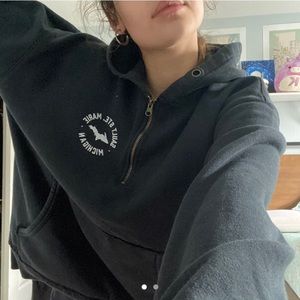 Cute oversized hoodie with a mid zipper